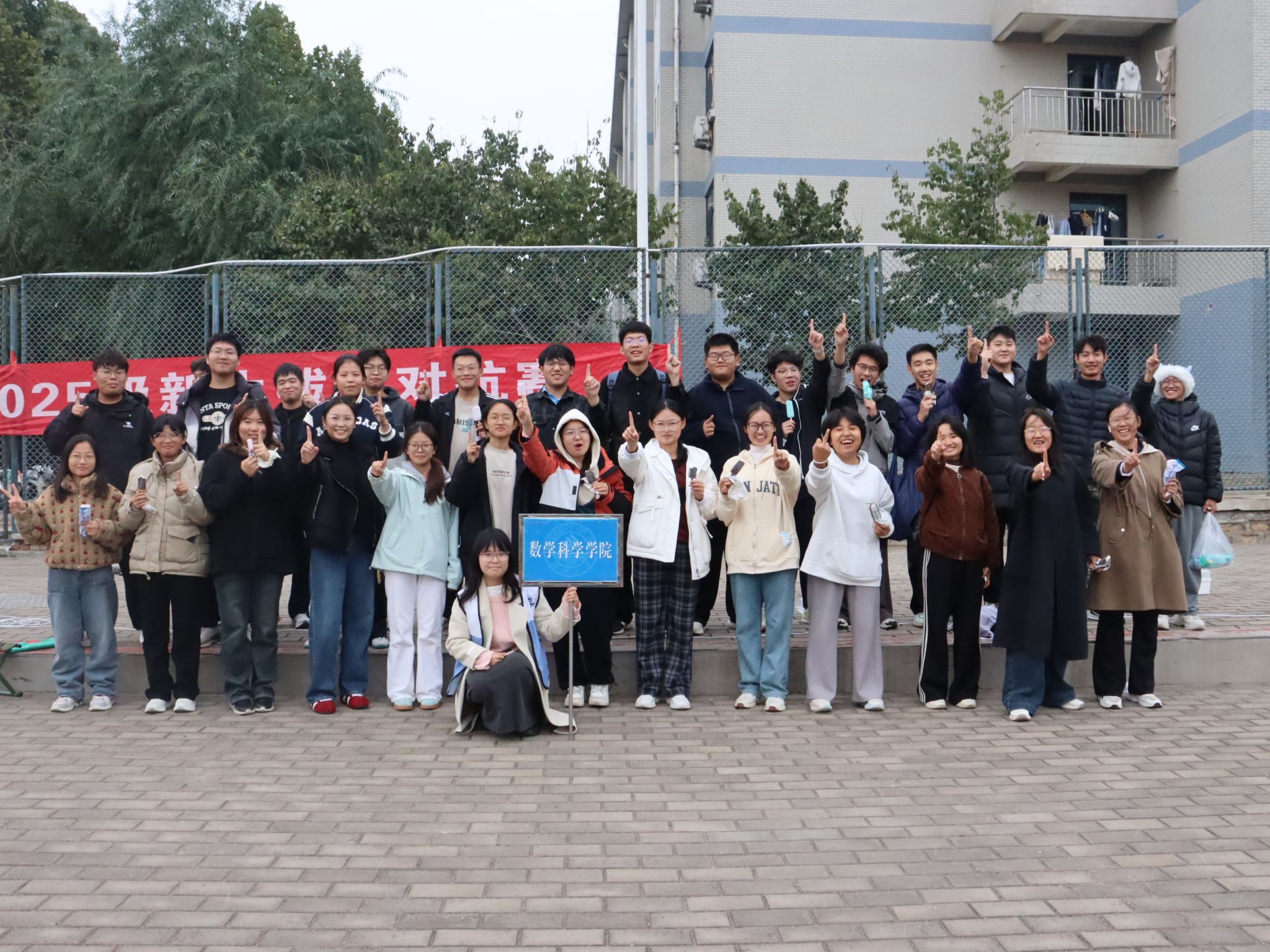 聚力赛场，绽放青春——我院跻身ylzz总站线路检测中心新生拔河赛四强